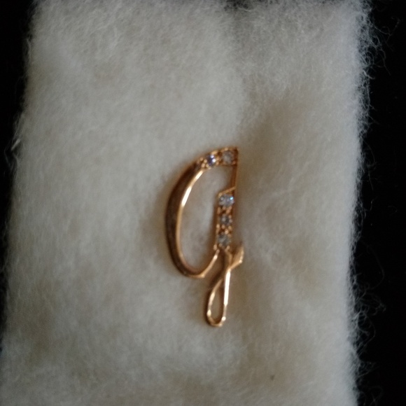 Diamond & Gold Monogram Pin in Letter "G" - Picture 2 of 4